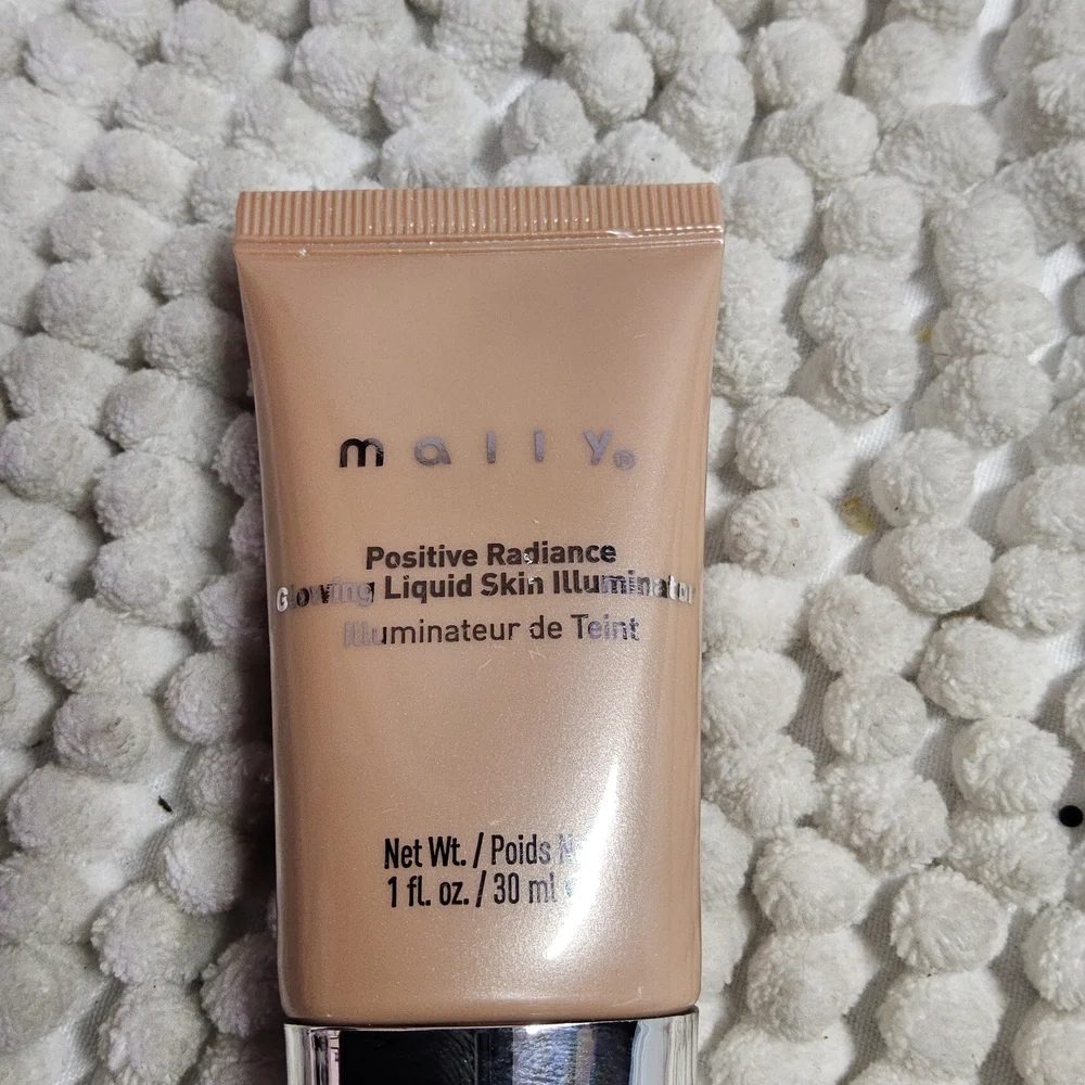 NWOT Mally Make Up Bundle. 3 pieces, skin illuminator, concealer, and perfector